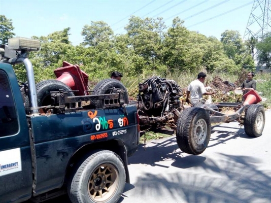 aอ้วนรถยกอยู่บางนาตราดบริการ24ชมดึงรถตกข้างทางคูน้ำ รถยก รถลาก รถสไลท์เราช่วยท่านได้a