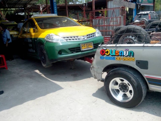 aอ้วนรถยกอยู่บางนาตราดบริการ24ชมดึงรถตกข้างทางคูน้ำ รถยก รถลาก รถสไลท์เราช่วยท่านได้a