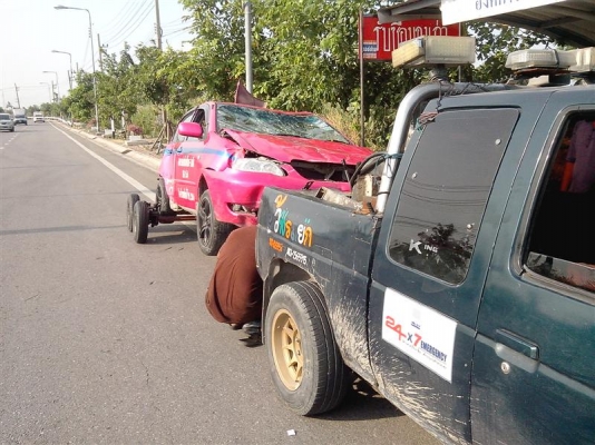 aอ้วนรถยกอยู่บางนาตราดบริการ24ชมดึงรถตกข้างทางคูน้ำ รถยก รถลาก รถสไลท์เราช่วยท่านได้a