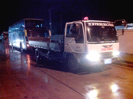 aอ้วนรถยกอยู่บางนาตราดบริการ24ชมดึงรถตกข้างทางคูน้ำ รถยก รถลาก รถสไลท์เราช่วยท่านได้a