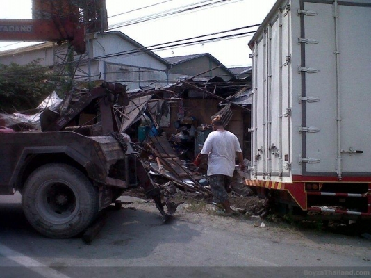 aอ้วนรถยกอยู่บางนาตราดบริการ24ชมดึงรถตกข้างทางคูน้ำ รถยก รถลาก รถสไลท์เราช่วยท่านได้a