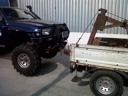 aอ้วนรถยกอยู่บางนาตราดบริการ24ชมดึงรถตกข้างทางคูน้ำ รถยก รถลาก รถสไลท์เราช่วยท่านได้a