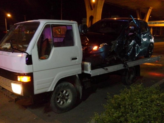 aอ้วนรถยกอยู่บางนาตราดบริการ24ชมดึงรถตกข้างทางคูน้ำ รถยก รถลาก รถสไลท์เราช่วยท่านได้a