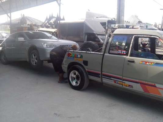 aอ้วนรถยกอยู่บางนาตราดบริการ24ชมดึงรถตกข้างทางคูน้ำ รถยก รถลาก รถสไลท์เราช่วยท่านได้a