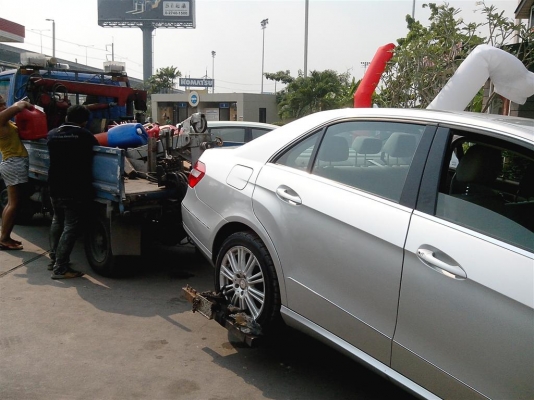 aอ้วนรถยกอยู่บางนาตราดบริการ24ชมดึงรถตกข้างทางคูน้ำ รถยก รถลาก รถสไลท์เราช่วยท่านได้a