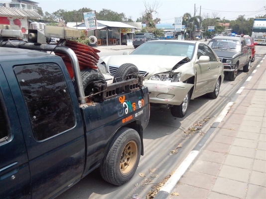 aอ้วนรถยกอยู่บางนาตราดบริการ24ชมดึงรถตกข้างทางคูน้ำ รถยก รถลาก รถสไลท์เราช่วยท่านได้a