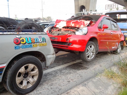 aอ้วนรถยกอยู่บางนาตราดบริการ24ชมดึงรถตกข้างทางคูน้ำ รถยก รถลาก รถสไลท์เราช่วยท่านได้a