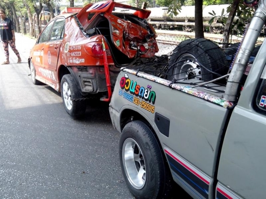 aอ้วนรถยกอยู่บางนาตราดบริการ24ชมดึงรถตกข้างทางคูน้ำ รถยก รถลาก รถสไลท์เราช่วยท่านได้a