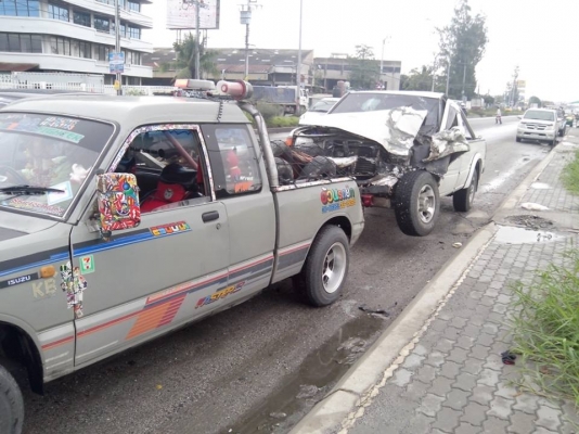 aอ้วนรถยกอยู่บางนาตราดบริการ24ชมดึงรถตกข้างทางคูน้ำ รถยก รถลาก รถสไลท์เราช่วยท่านได้a