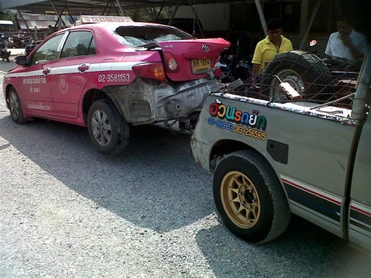 aอ้วนรถยกอยู่บางนาตราดบริการ24ชมดึงรถตกข้างทางคูน้ำ รถยก รถลาก รถสไลท์เราช่วยท่านได้a