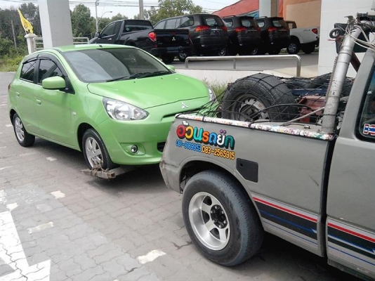 aอ้วนรถยกอยู่บางนาตราดบริการ24ชมดึงรถตกข้างทางคูน้ำ รถยก รถลาก รถสไลท์เราช่วยท่านได้a