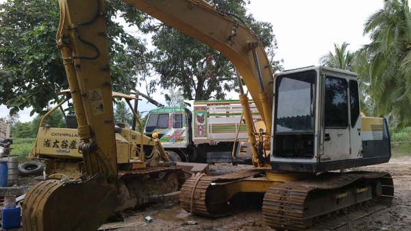 Komatsu PC120-5 เครื่องคอมมอลเรียลบูมพิเศษ เก่านอก ไฟฟ้าครบ  เอกสาร Inv ใบ 70 เซ็นต์