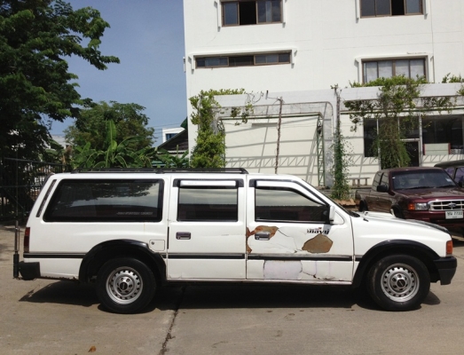 อีซุ Staion wagon เครื่องเดิม2.5 Power 082-381-6797 พร้อมใช้งาน