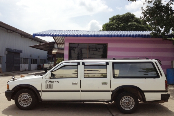 อีซุ Staion wagon เครื่องเดิม2.5 Power 082-381-6797 พร้อมใช้งาน