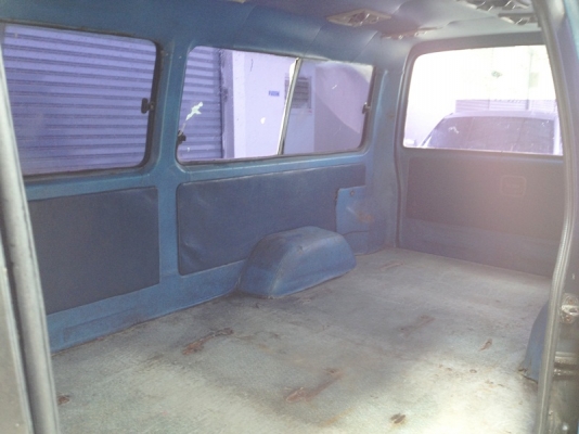 ขายรถตู้ เครื่องดีเซลTD27 พร้อมใช้งาน 082-381-6797 วิ่งทางไกลสบายเลย