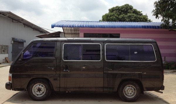 ขายรถตู้ เครื่องดีเซลTD27 พร้อมใช้งาน 082-381-6797 วิ่งทางไกลสบายเลย