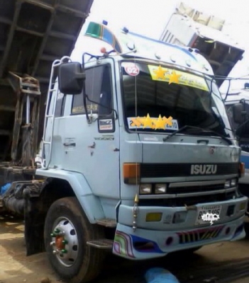 ***ขายแล้วครับขอบคุณ Truck2hand ขาย 10ล้อ2เพลาดั๊ม ISUZU ROCKY FXZ 240HP"หัวขาว" FXZ23NFY วางเครื่องใหม่ 195 เทอร์โบอินเตอร์ฯ(ลงเล่ม) แห้งแรงดี ไม่เยิ้มเกียร์ฟูลเลอร์ ช่วงล่างแน่นคัสซีสวยไม่ผุไม่ดาม กระบะดั๊มเหล็กสามมิตรลอนเฉียง สภาพดีไม่ผุไม่หั