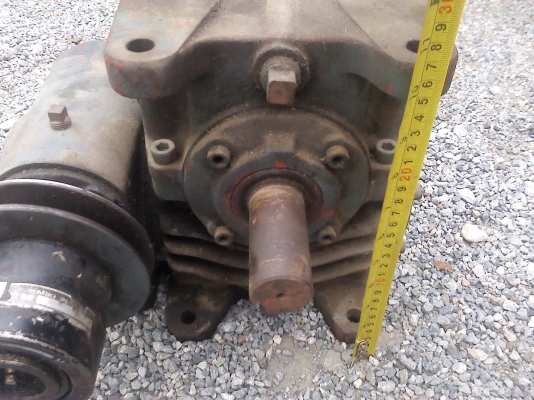 เกียร์ทดแบบสองตัวต่อเชื่อมกัน ทำให้อัตราทดเยอะมาก ประมาณ1ต่อ300 ของUSA.(มีสองตัว) เกียร์ทดแบบสองตัวต่อเชื่อมกัน ทำให้อัตราทดเยอะมาก ประมาณ1ต่อ300 ของUSA.(มีสองตัว)