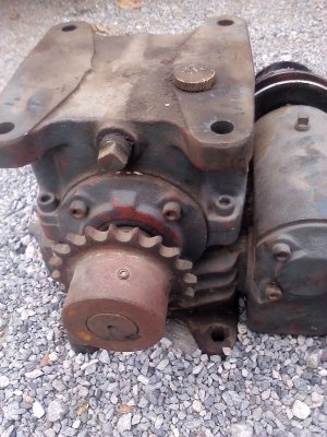 เกียร์ทดแบบสองตัวต่อเชื่อมกัน ทำให้อัตราทดเยอะมาก ประมาณ1ต่อ300 ของUSA.(มีสองตัว) เกียร์ทดแบบสองตัวต่อเชื่อมกัน ทำให้อัตราทดเยอะมาก ประมาณ1ต่อ300 ของUSA.(มีสองตัว)