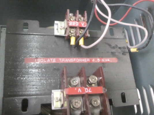 หม้อแปลงหม้อไฟจากบ้าน 220 เป็น 70 V. ตัวค่อนข้างใหญ่ 4.5KVA..หนักประมาณ 30 กก.(เหลือ1 ตัว)