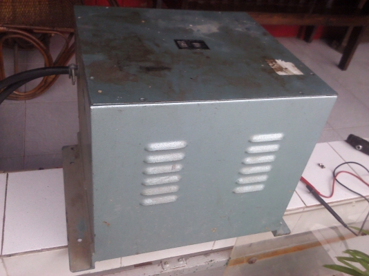 หม้อแปลงหม้อไฟจากบ้าน 220 เป็น 70 V. ตัวค่อนข้างใหญ่ 4.5KVA..หนักประมาณ 30 กก.(เหลือ1 ตัว)