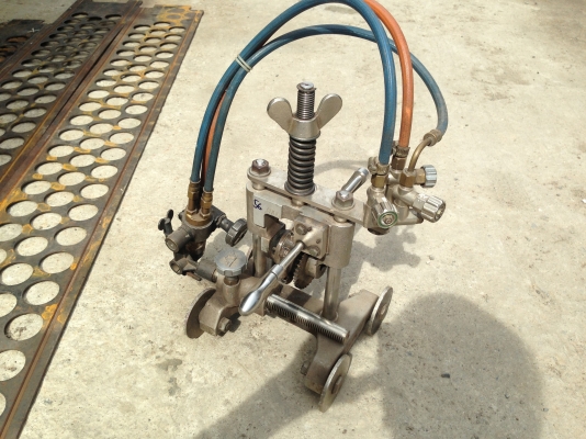 ขายชุดหัวแก็สตัดเหล็ก เป็นสแตเลสทั้งตัว พร้อมล้อวิ่ง ปรับระดับได้ สภาพสวย