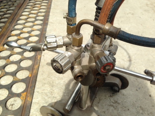 ขายชุดหัวแก็สตัดเหล็ก เป็นสแตเลสทั้งตัว พร้อมล้อวิ่ง ปรับระดับได้ สภาพสวย