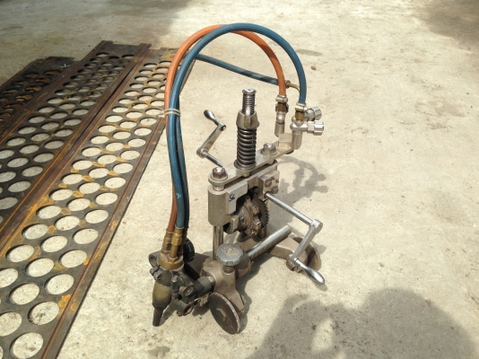 ขายชุดหัวแก็สตัดเหล็ก เป็นสแตเลสทั้งตัว พร้อมล้อวิ่ง ปรับระดับได้ สภาพสวย