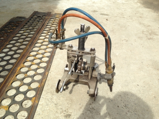 ขายชุดหัวแก็สตัดเหล็ก เป็นสแตเลสทั้งตัว พร้อมล้อวิ่ง ปรับระดับได้ สภาพสวย