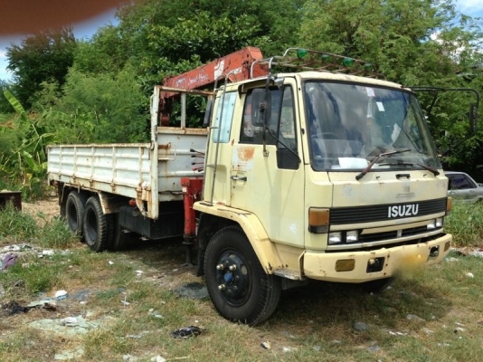รถอิซูซุ 10 ล้อ ติดเครน ยูนิค 3 ตัน  175 แรงม้า  สนใจติดต่อ 081 - 6079515