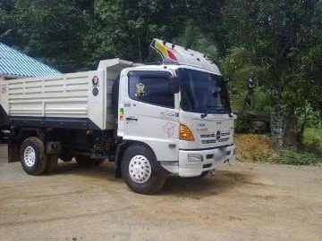 รถฮีโน่ 6 ล้อดั้ม 220 แรงม้า ปี 55  ( รถวิ่ง 2x,xxx กม. )  สนใจติดต่อ 081 - 6079515