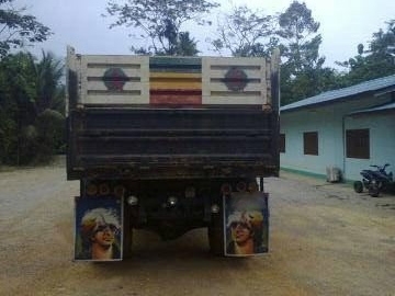 รถฮีโน่ 6 ล้อดั้ม 220 แรงม้า ปี 55  ( รถวิ่ง 2x,xxx กม. )  สนใจติดต่อ 081 - 6079515