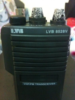 ขายวิทยุสื่อสาร LVB 8528 v 136-154 MHz. 16 CH. สภาพสวย เปิดติด จัดส่งได้ครับ