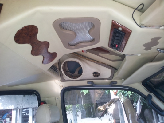 ขาย TOYOTA COMMUTER ปี 2004 แต่ง VIP เต็ม สวยๆๆพร้อมใช้