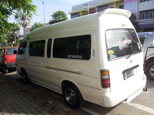 ขาย TOYOTA COMMUTER ปี 2004 แต่ง VIP เต็ม สวยๆๆพร้อมใช้