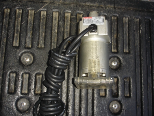 ขายเครื่องเซาะร่องไม้(Trimmer) 1/4 นิ้ว Makita รุ่น N3701 (440w.)