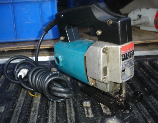 ขายเลื่อยฉลุไฟฟ้า ยี่ห้อ makita รุ่น 4300BA 390 วัตต์