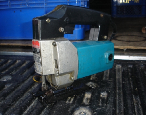 ขายเลื่อยฉลุไฟฟ้า ยี่ห้อ makita รุ่น 4300BA 390 วัตต์