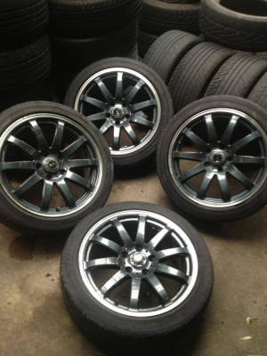 ขายล้อขอบ17 5/114 กว้าง7 ออฟ38 ลายAVS พร้อมยาง 215-45-17 ปี10และ12 ถูกๆ