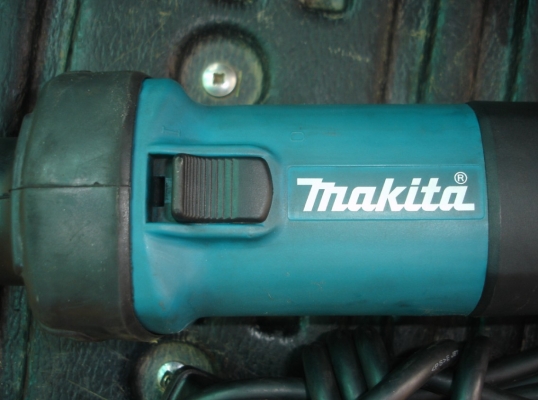 เครื่องเจียรคอยาว 1/4 นิ้ว Makita รุ่น GD 0601 (400w.)