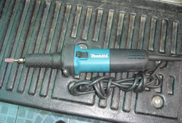 เครื่องเจียรคอยาว 1/4 นิ้ว Makita รุ่น GD 0601 (400w.)