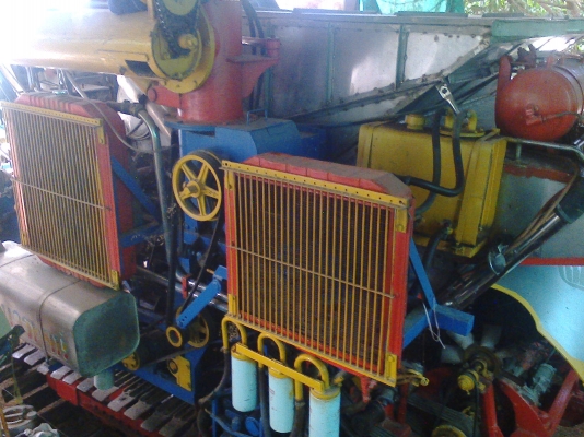 รถเกี่ยวข้าวอุ้ม วรพจน์