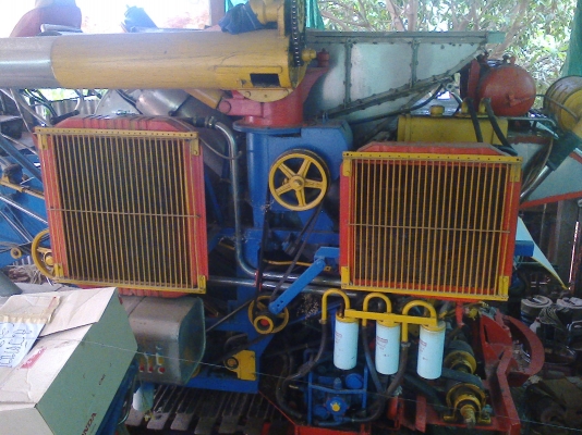 รถเกี่ยวข้าวอุ้ม วรพจน์