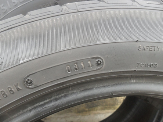 ยาง DUNLOP 205/55R16 ปี11 สวยๆ 4 เส้น ราคา 1600 บาท