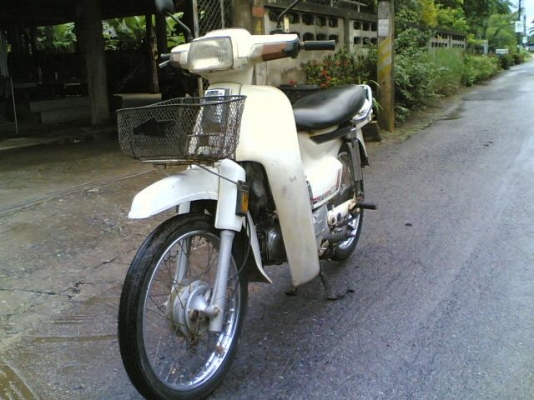 ขายดรีมคุรุสภาสีขาวทะเบียนโอนเครื่องพอใช้อะไหร่เดิมขาดบังโซ่ภาษีขาดปี 52ขาย 11500 บาท