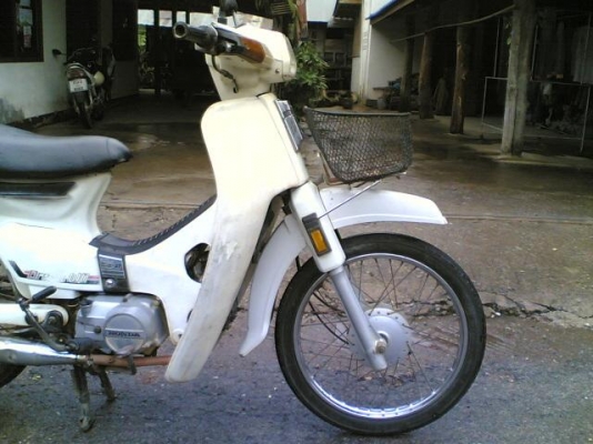 ขายดรีมคุรุสภาสีขาวทะเบียนโอนเครื่องพอใช้อะไหร่เดิมขาดบังโซ่ภาษีขาดปี 52ขาย 11500 บาท