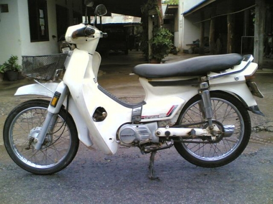 ขายดรีมคุรุสภาสีขาวทะเบียนโอนเครื่องพอใช้อะไหร่เดิมขาดบังโซ่ภาษีขาดปี 52ขาย 11500 บาท