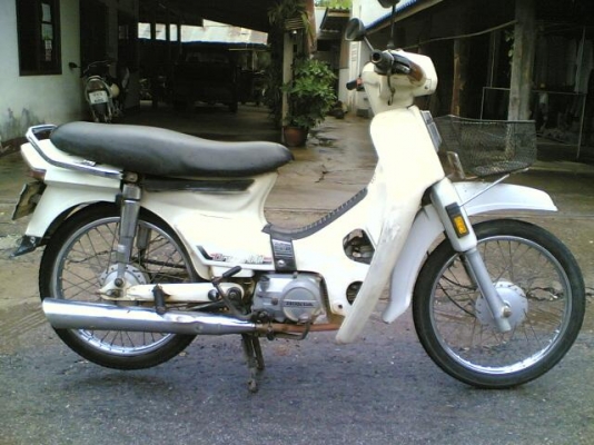 ขายดรีมคุรุสภาสีขาวทะเบียนโอนเครื่องพอใช้อะไหร่เดิมขาดบังโซ่ภาษีขาดปี 52ขาย 11500 บาท