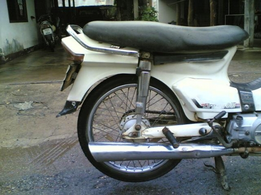 ขายดรีมคุรุสภาสีขาวทะเบียนโอนเครื่องพอใช้อะไหร่เดิมขาดบังโซ่ภาษีขาดปี 52ขาย 11500 บาท