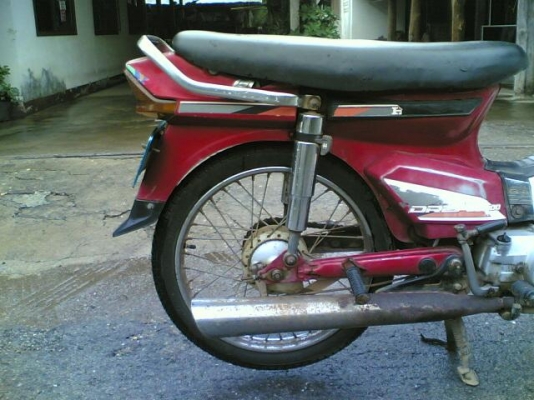 ขายดรีมคุรุสภาทะเบียนพร้อมโอนเครื่องดีอะไหร่เดิมขาดบังโซ่รถพร้อมใช้งาน ขาย 9500 บาท